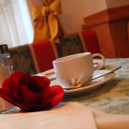 Garni Pra Fiori Hotel กัมปีเตลโลดีฟัสซา ภายนอก รูปภาพ