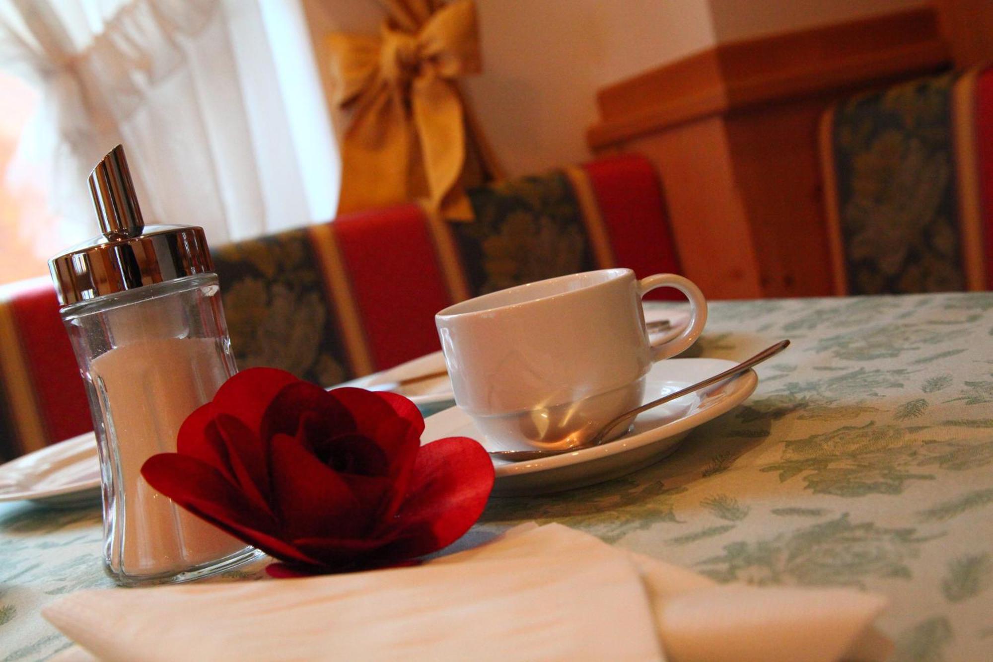 Garni Pra Fiori Hotel กัมปีเตลโลดีฟัสซา ภายนอก รูปภาพ