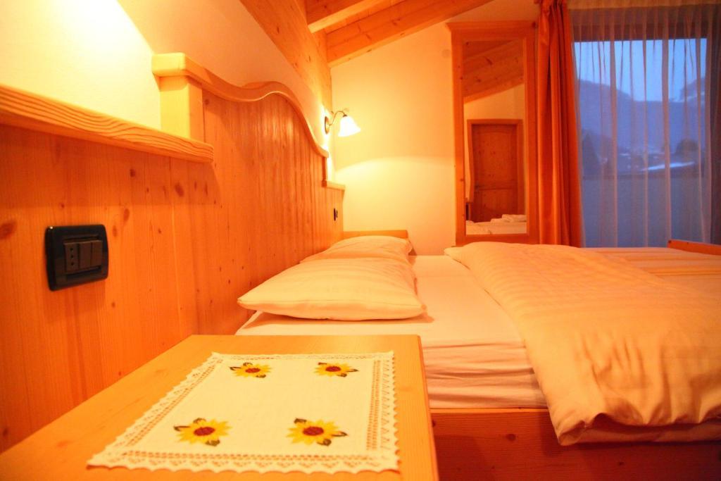 Garni Pra Fiori Hotel กัมปีเตลโลดีฟัสซา ภายนอก รูปภาพ