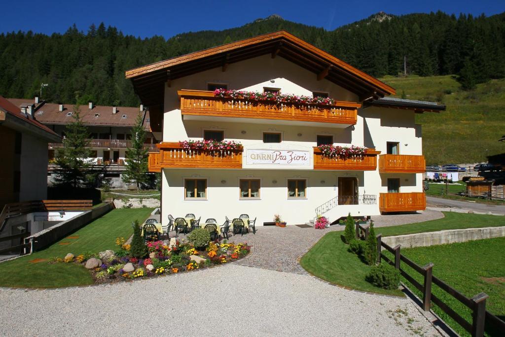 Garni Pra Fiori Hotel กัมปีเตลโลดีฟัสซา ภายนอก รูปภาพ