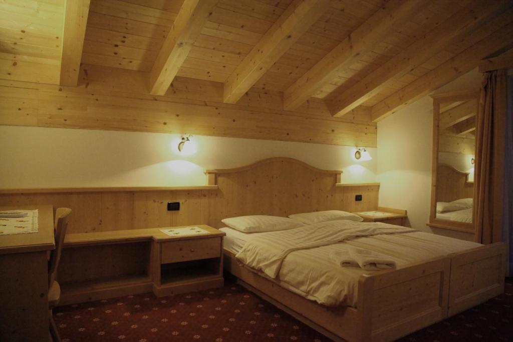 Garni Pra Fiori Hotel กัมปีเตลโลดีฟัสซา ห้อง รูปภาพ