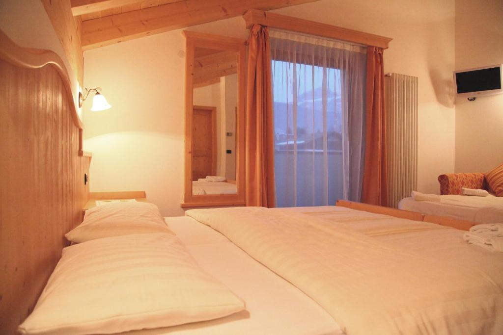 Garni Pra Fiori Hotel กัมปีเตลโลดีฟัสซา ห้อง รูปภาพ