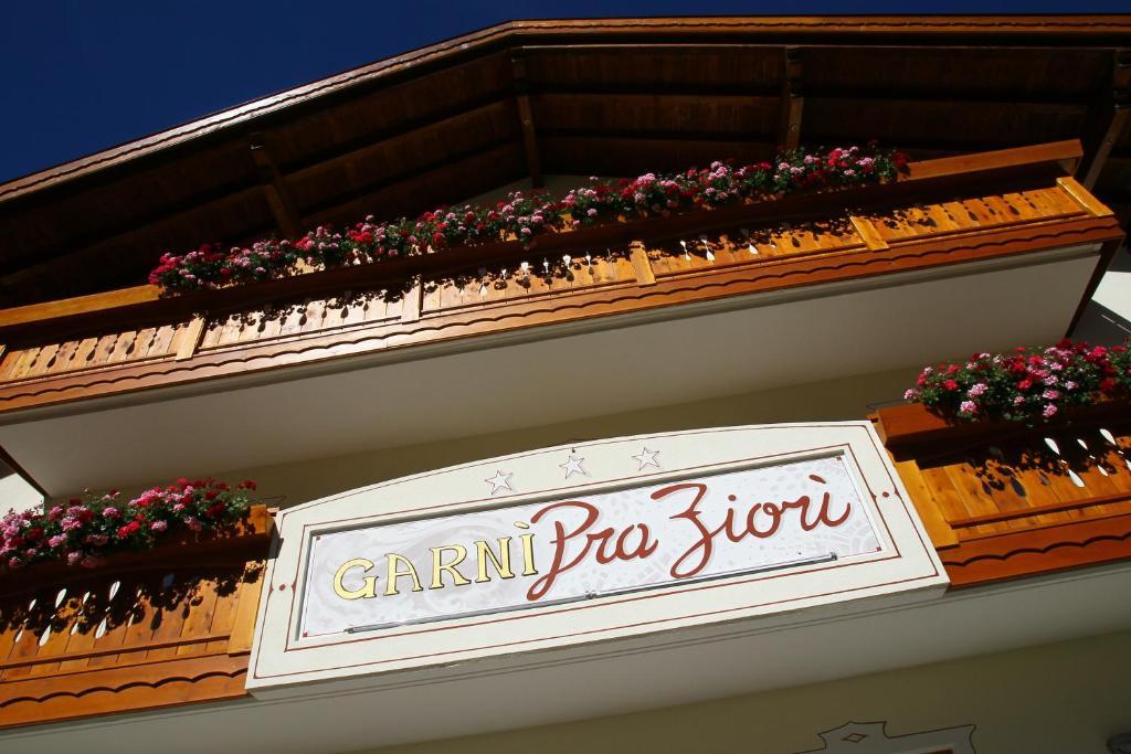 Garni Pra Fiori Hotel กัมปีเตลโลดีฟัสซา ภายนอก รูปภาพ