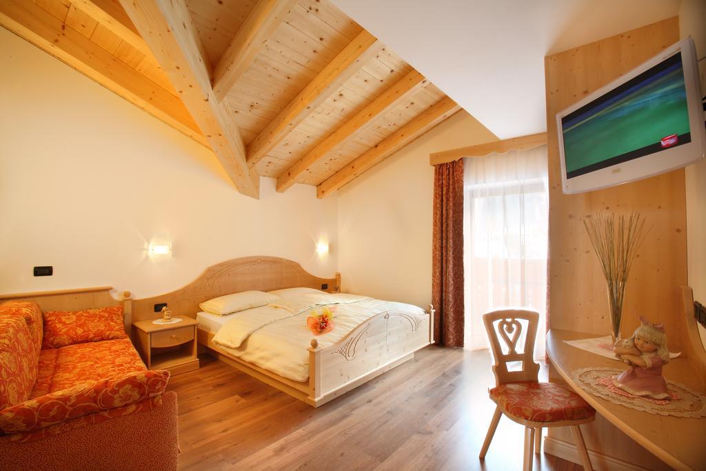 Garni Pra Fiori Hotel กัมปีเตลโลดีฟัสซา ภายนอก รูปภาพ