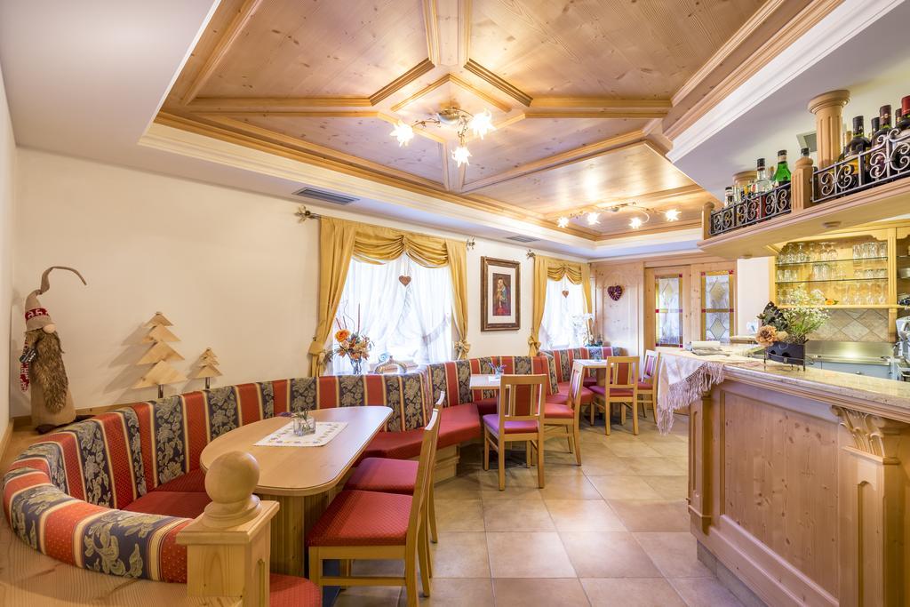 Garni Pra Fiori Hotel กัมปีเตลโลดีฟัสซา ภายนอก รูปภาพ