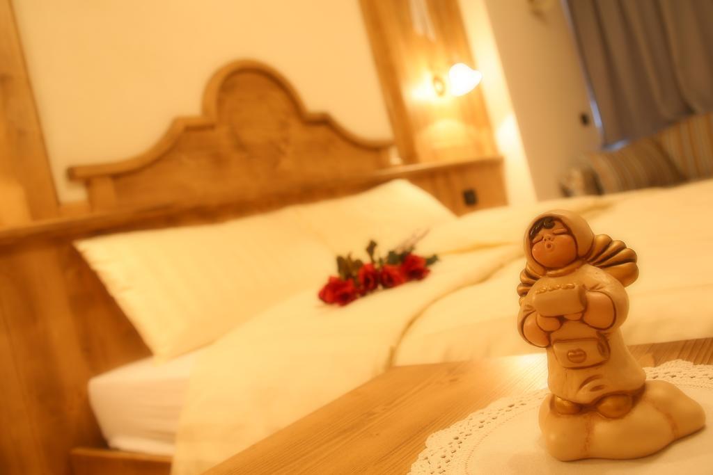 Garni Pra Fiori Hotel กัมปีเตลโลดีฟัสซา ภายนอก รูปภาพ