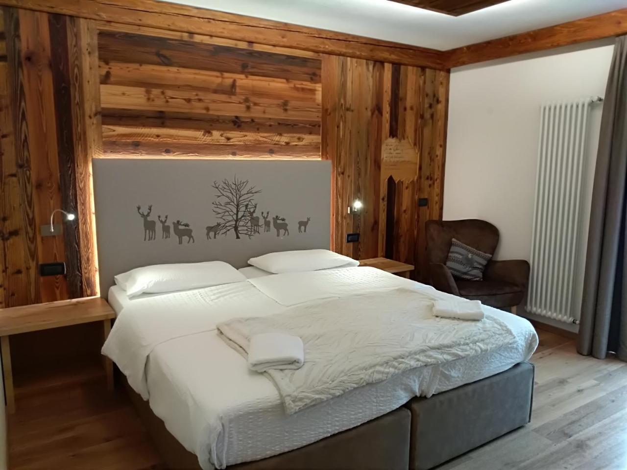 Garni Pra Fiori Hotel กัมปีเตลโลดีฟัสซา ภายนอก รูปภาพ